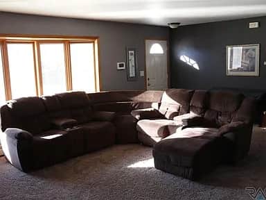 Cozy & Inviting, Chill & Stay